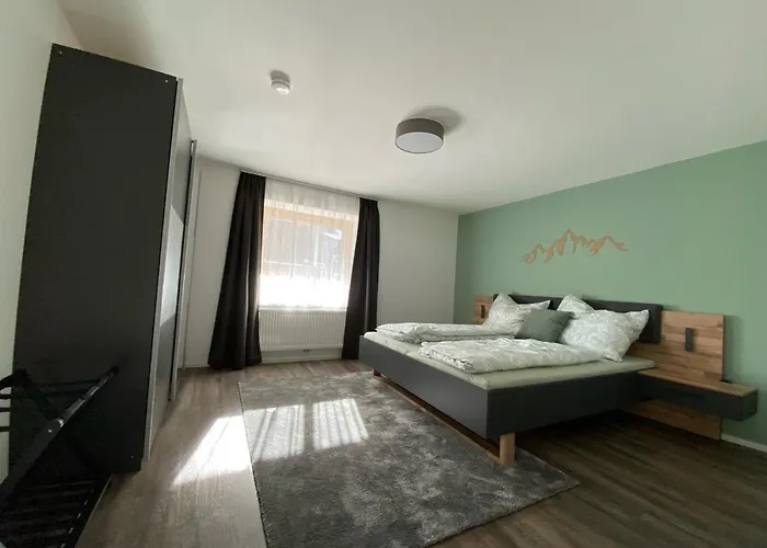 Two * Эцталь-Банхоф