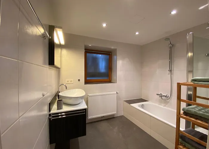 Two * Эцталь-Банхоф